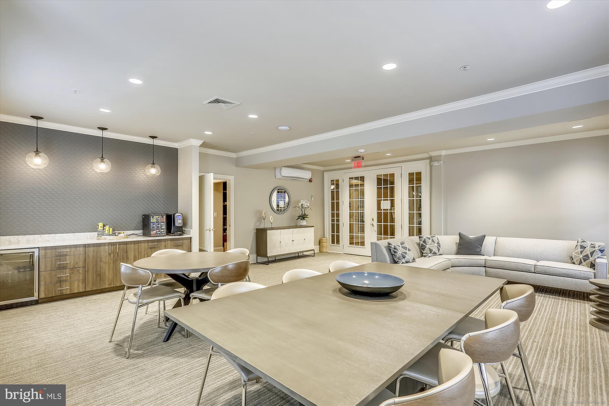 11800 Old Georgetown Road, Unit 1424 Rockville, MD 20852 - Photo 24 of 34 a living room with furniture and wooden floor