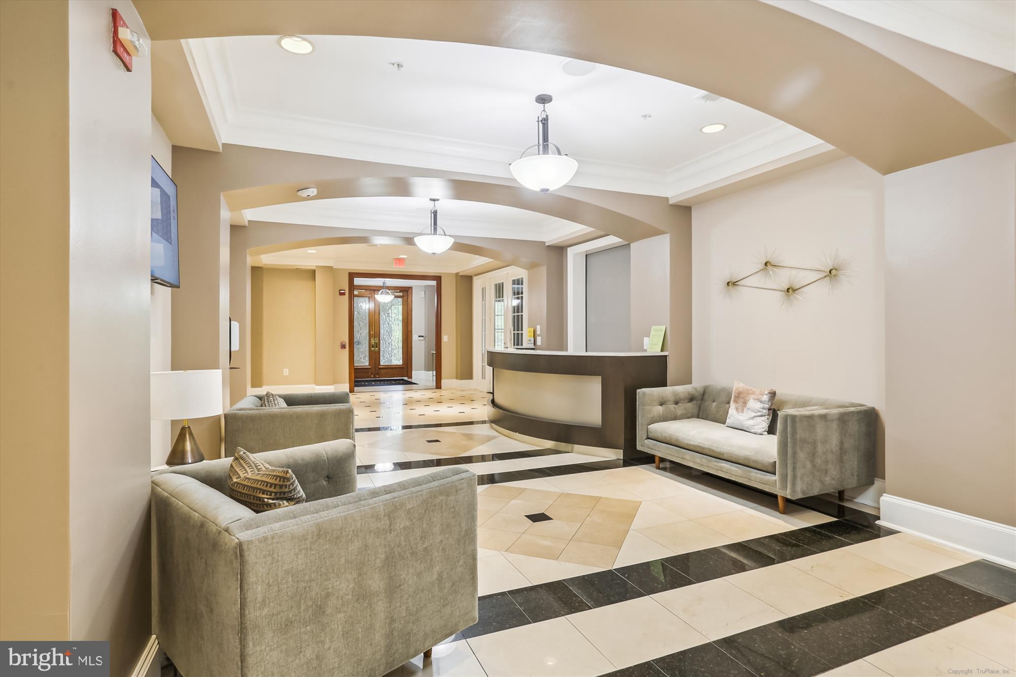 11800 Old Georgetown Road, Unit 1424 Rockville, MD 20852 - Photo 29 of 34 a living room with furniture and a large window