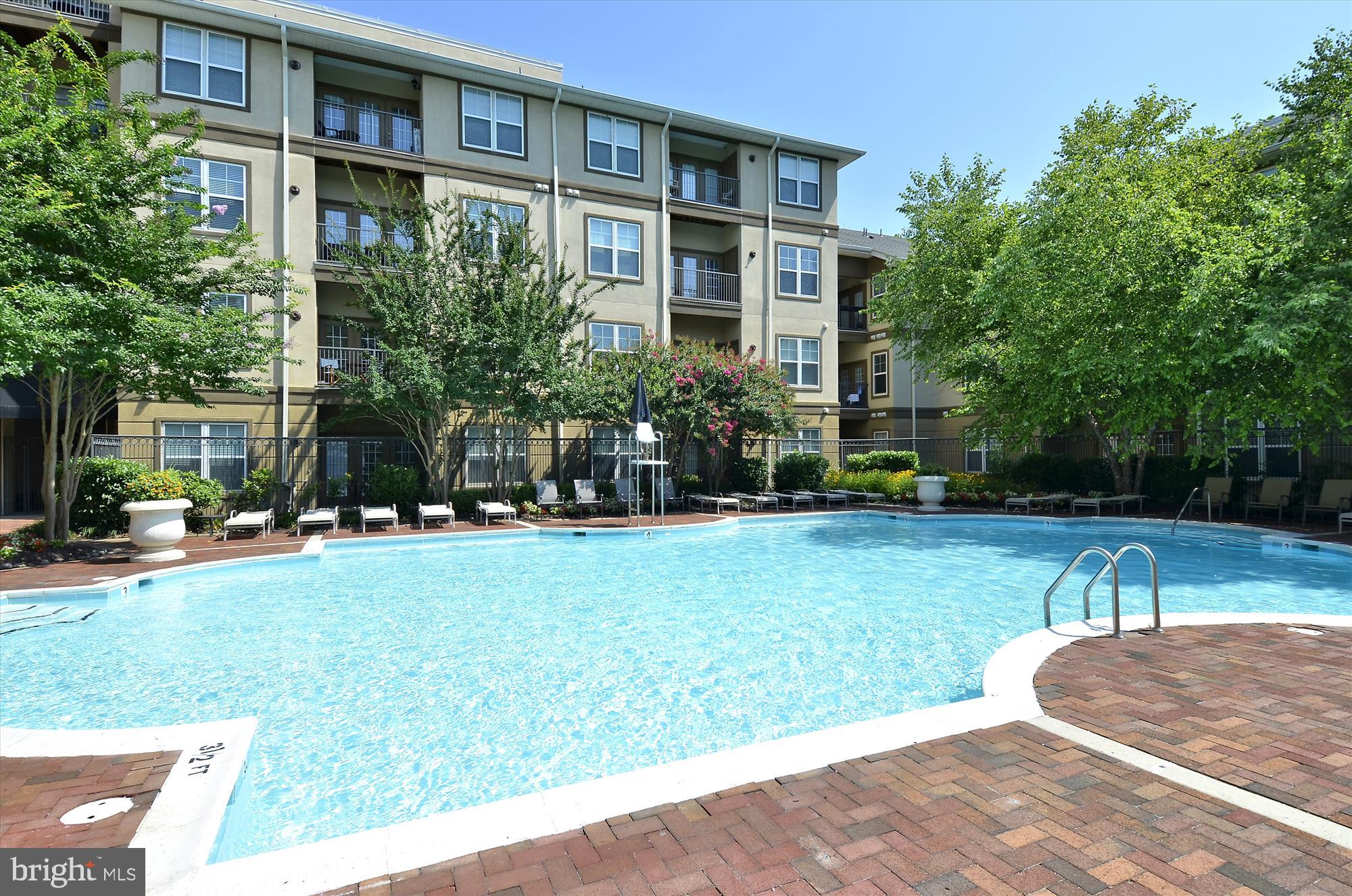 11800 Old Georgetown Road, Unit 1424 Rockville, MD 20852 - Photo 31 of 34 a view of a building with a yard