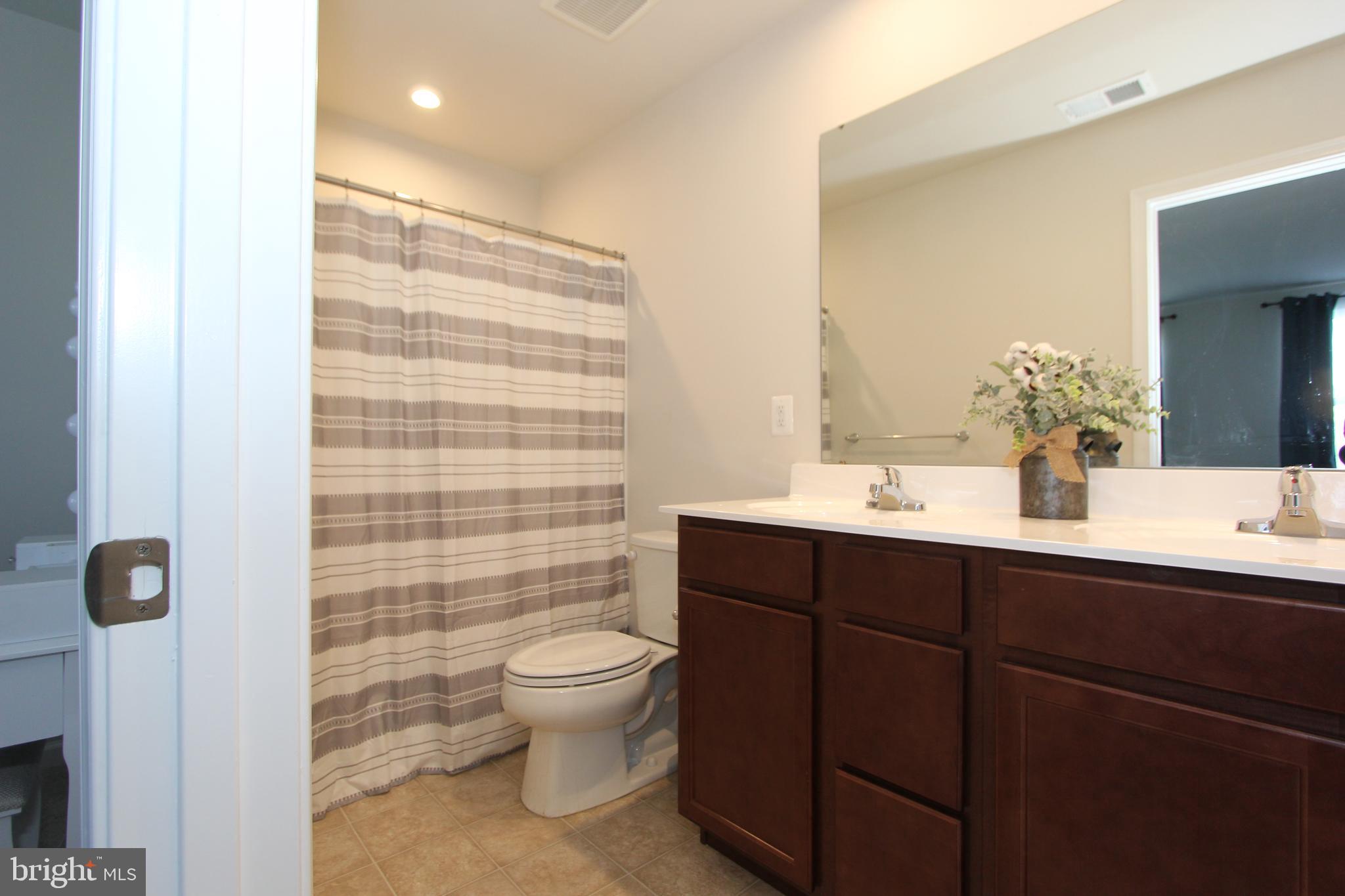 124 Boswell Boulevard Smithsburg, MD 21783 - Photo 17 of 42 Primary bathroom