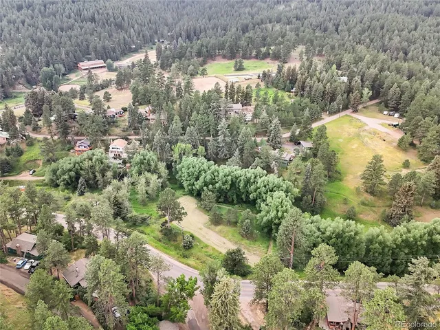 a view of a yard with a tree
