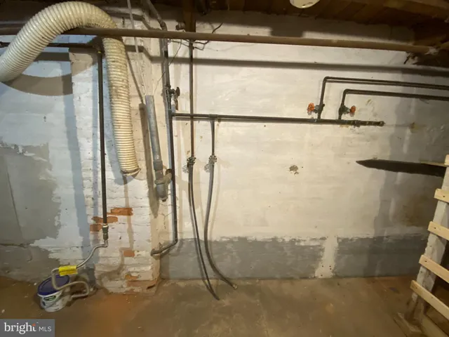 a view of a walk in closet