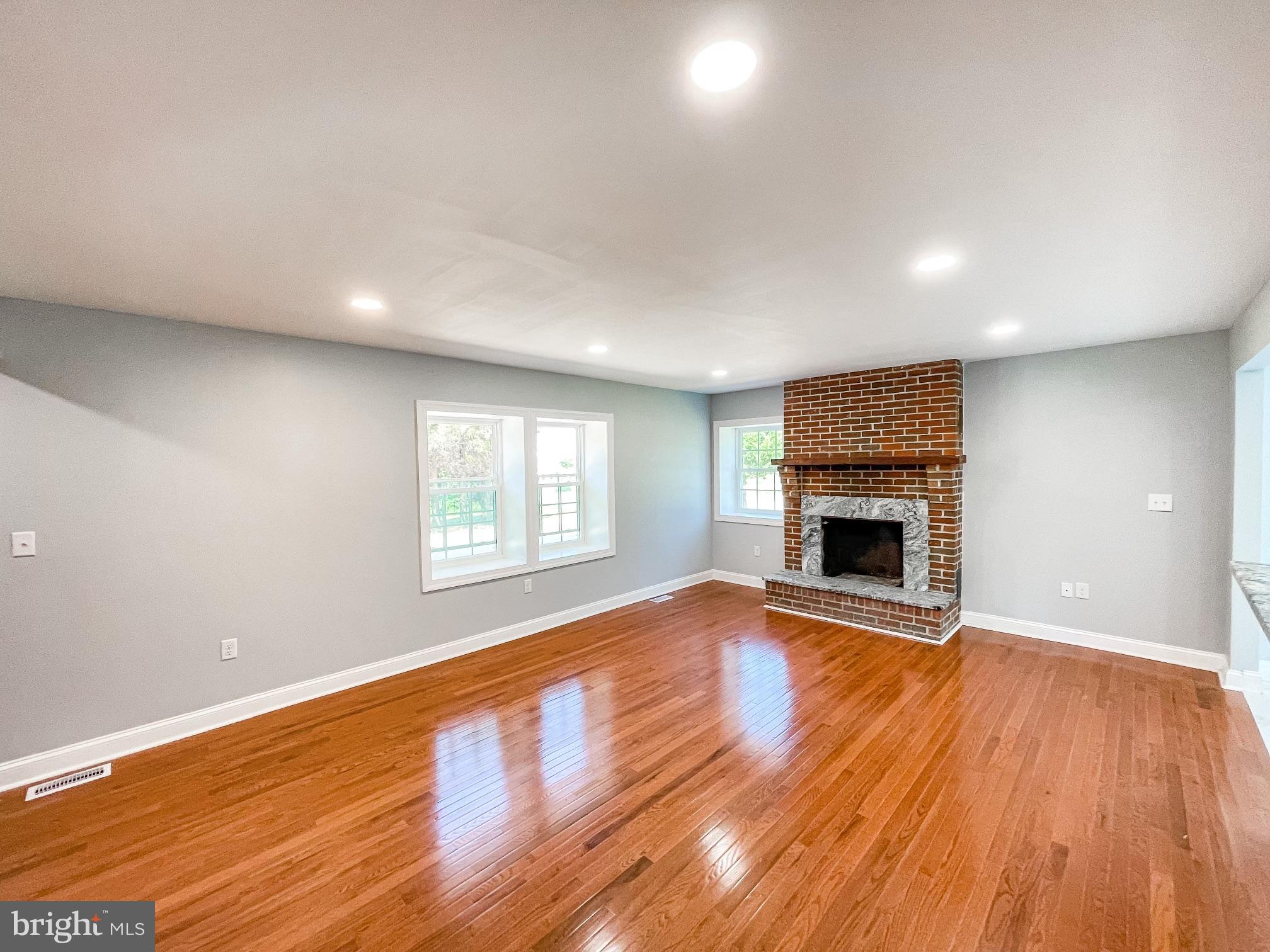 1160 Fieldsboro Road Townsend, DE 19734 - Photo 2 of 24 Living Room