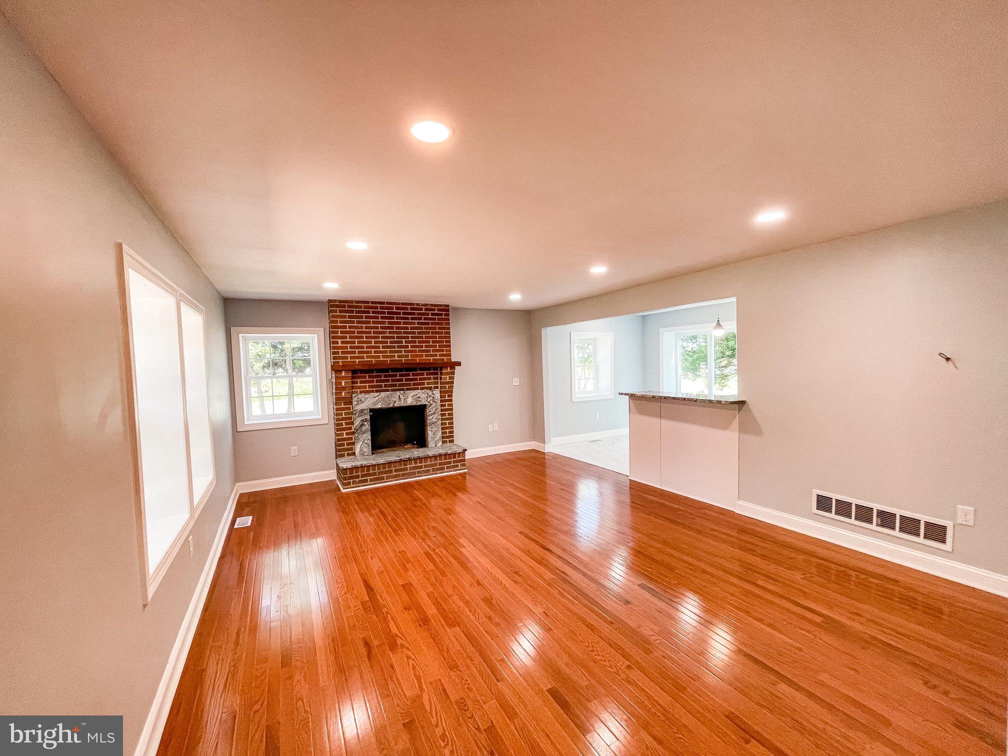 1160 Fieldsboro Road Townsend, DE 19734 - Photo 3 of 24 Living Room