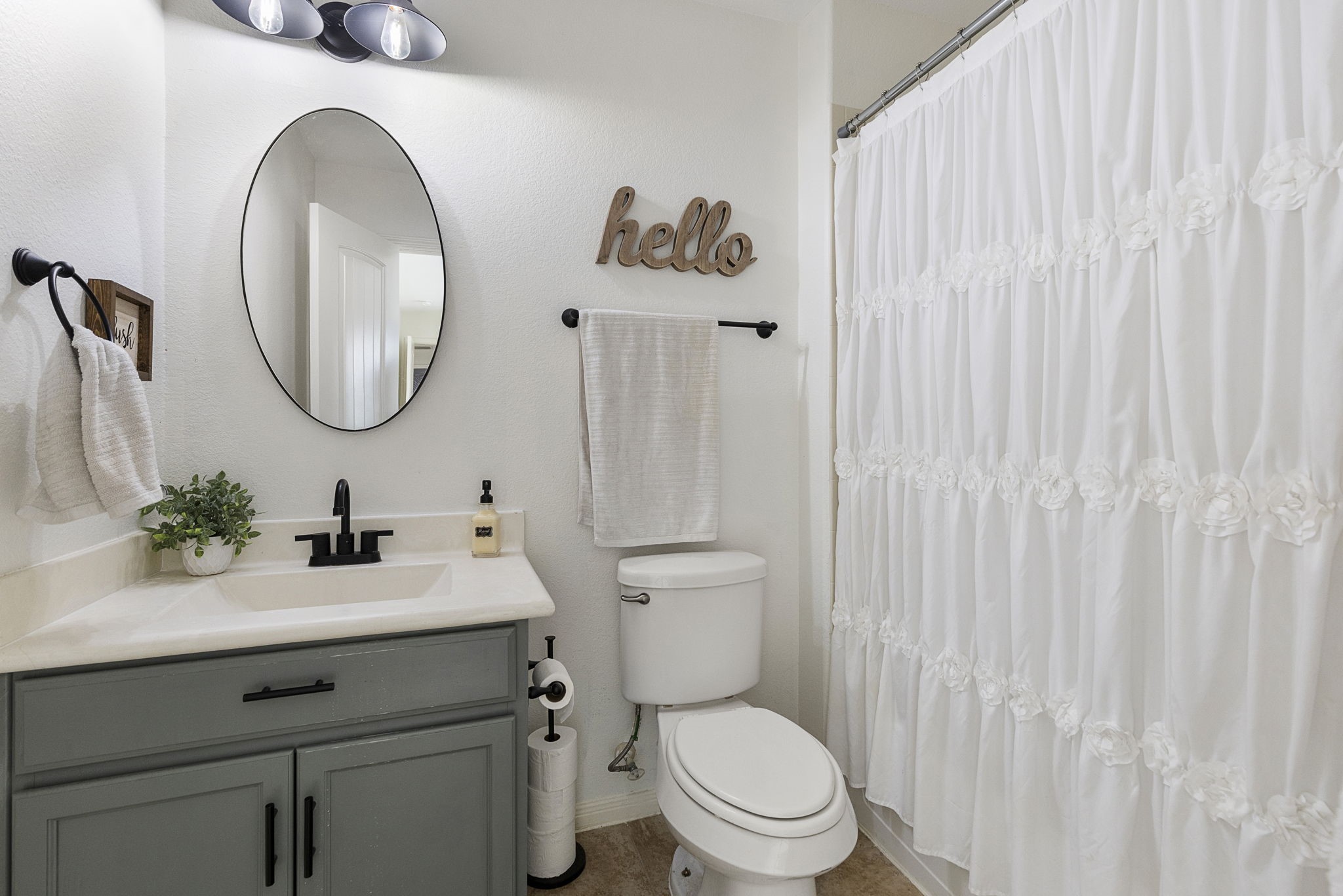 22810 Dale River Road Tomball, TX 77375 - Photo 24 of 44 Private ensuite bathroom upstairs.