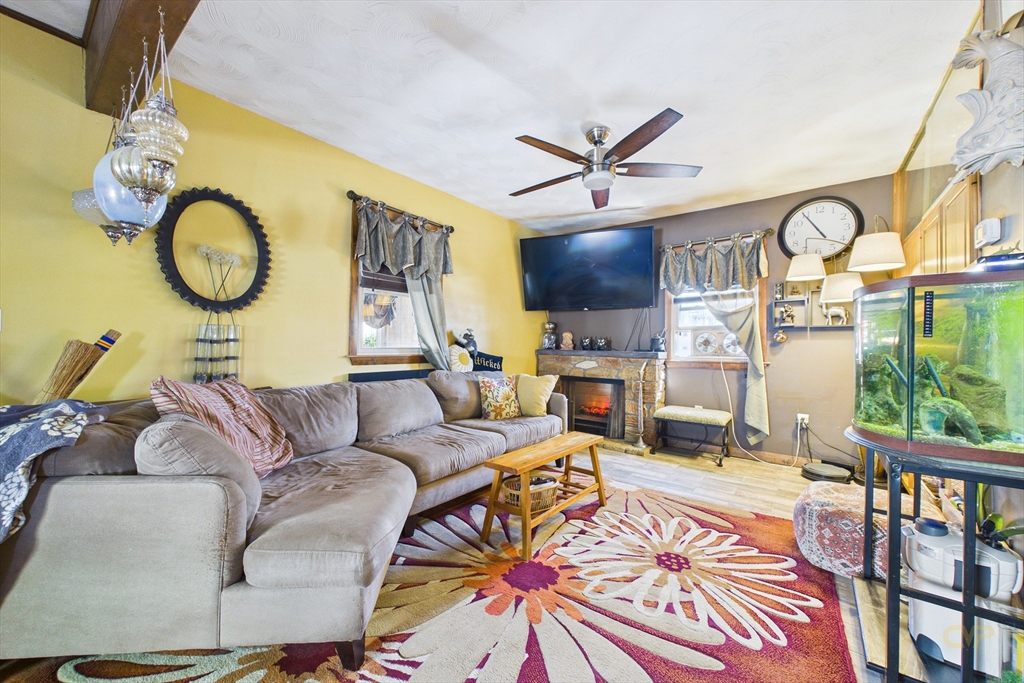 7 Wayne Street Fairhaven, MA 02719 - Photo 5 of 29