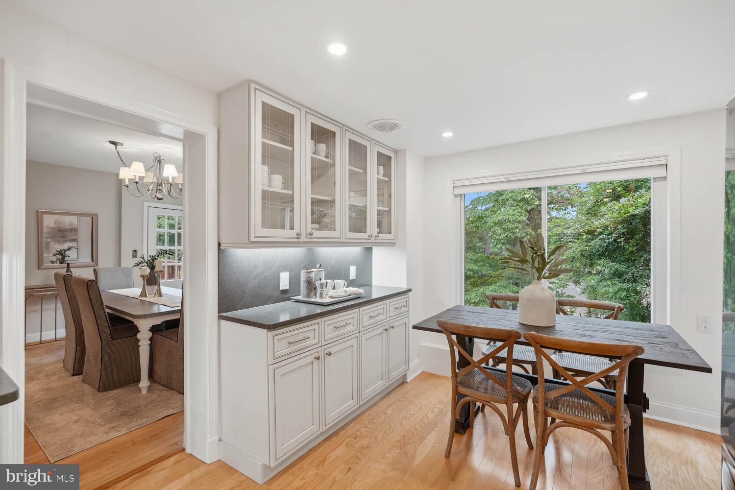 3419 Woodside Road Alexandria, VA 22310 - Photo 8 of 48 breakfast area