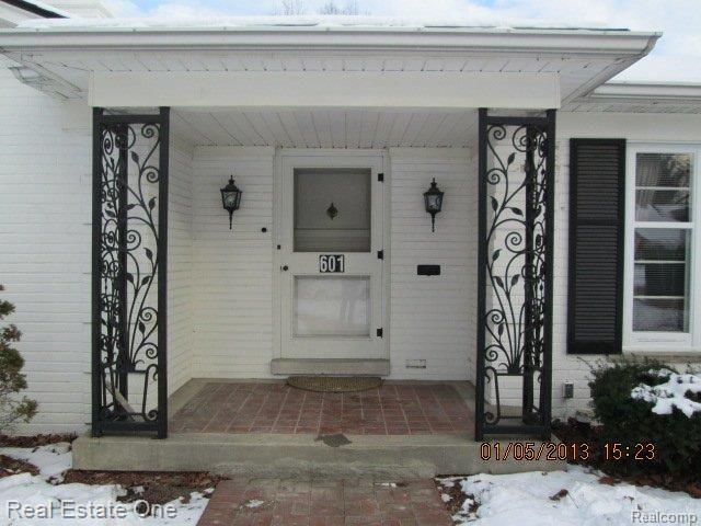 601 Ridgemont Avenue Dearborn, MI 48124 - Photo 3 of 13 Entry.JPG