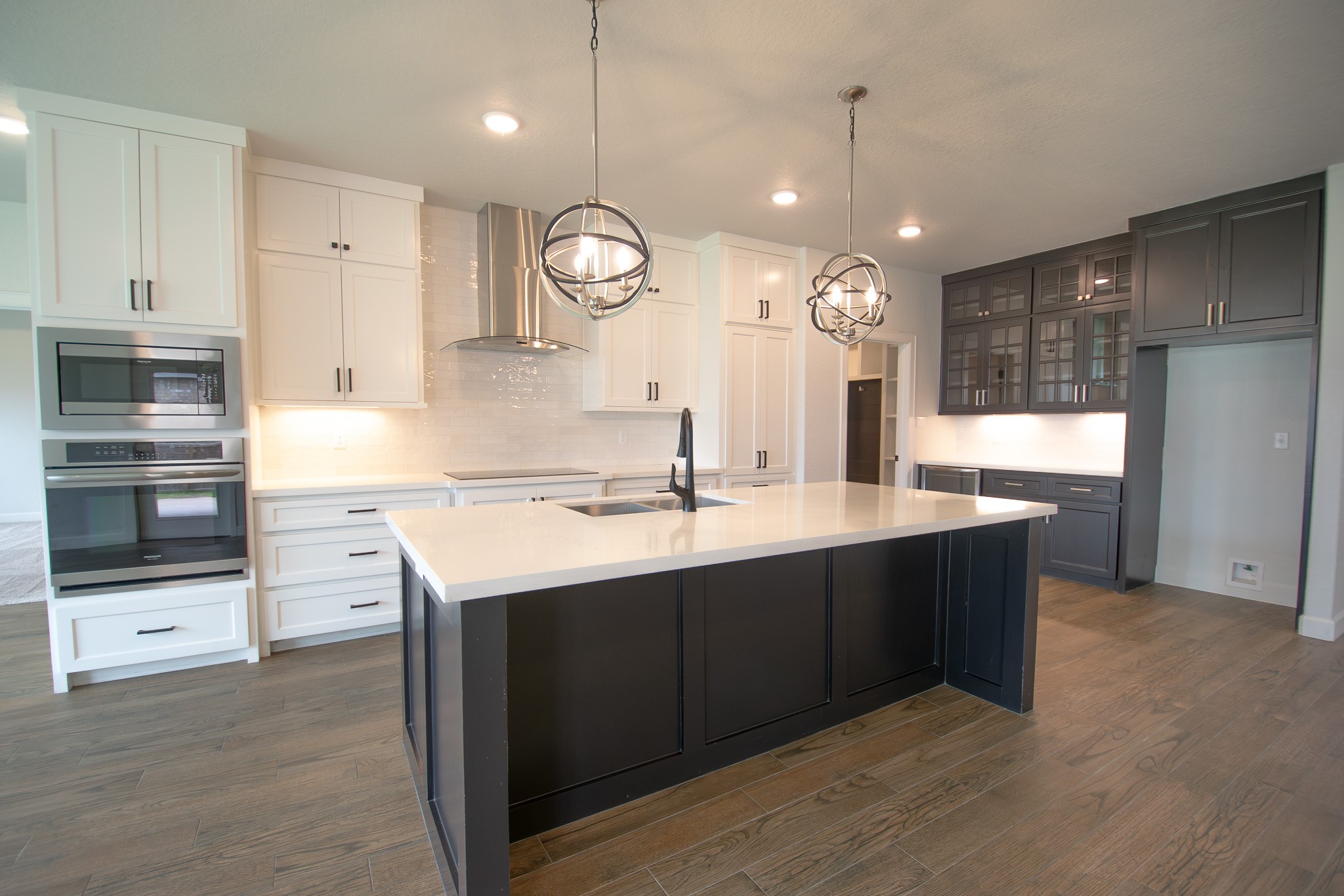 16 Greystone Court Angleton, TX 77515 - Photo 12 of 43 Gallery Image 12