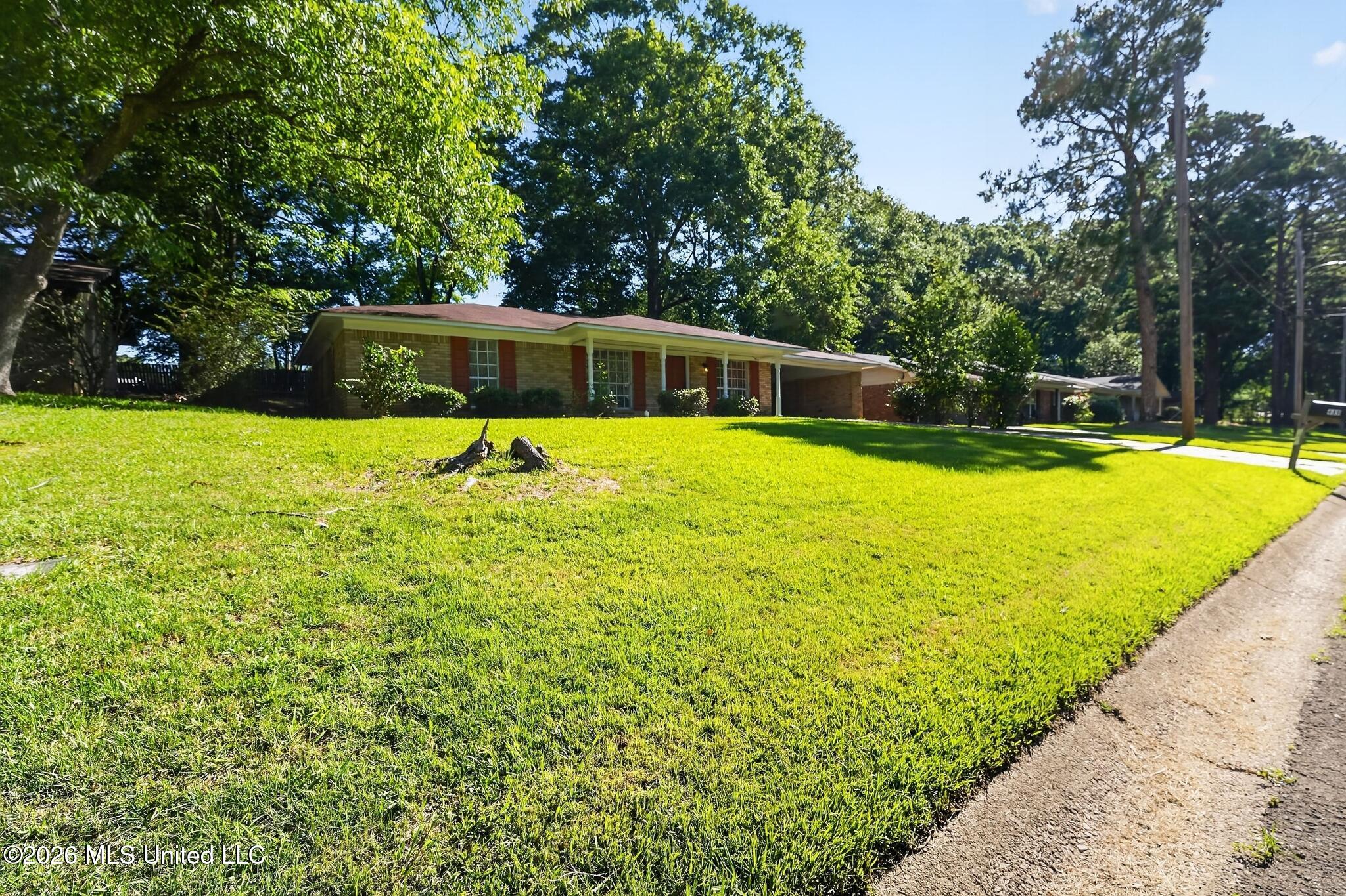 405 Crestview Drive Clinton, MS 39056 - Photo 2 of 20 04_405_Crestview_Dr-Exterior-2--2