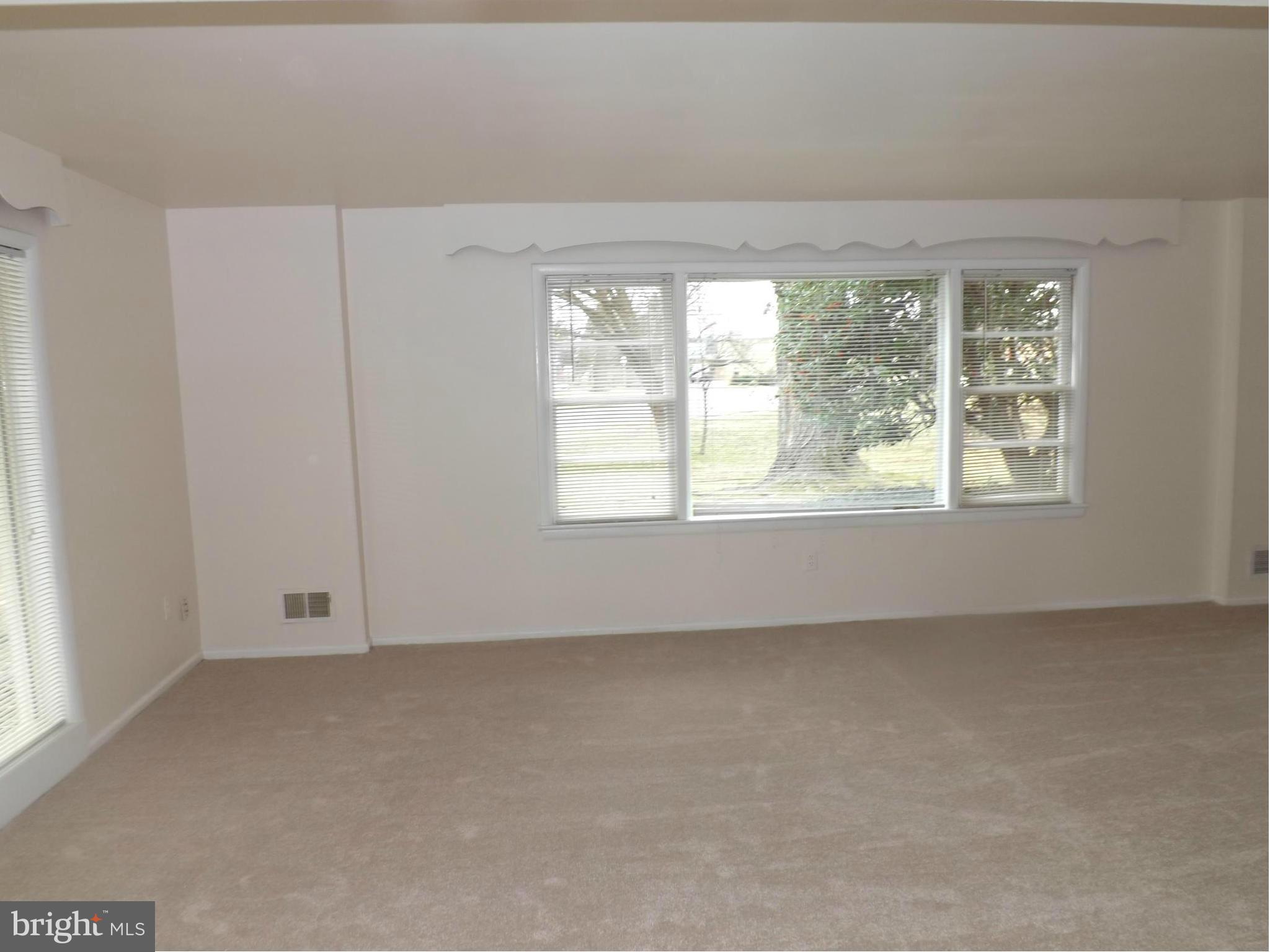 8418 Wagon Wheel Road Alexandria, VA 22309 - Photo 11 of 30 Living Room