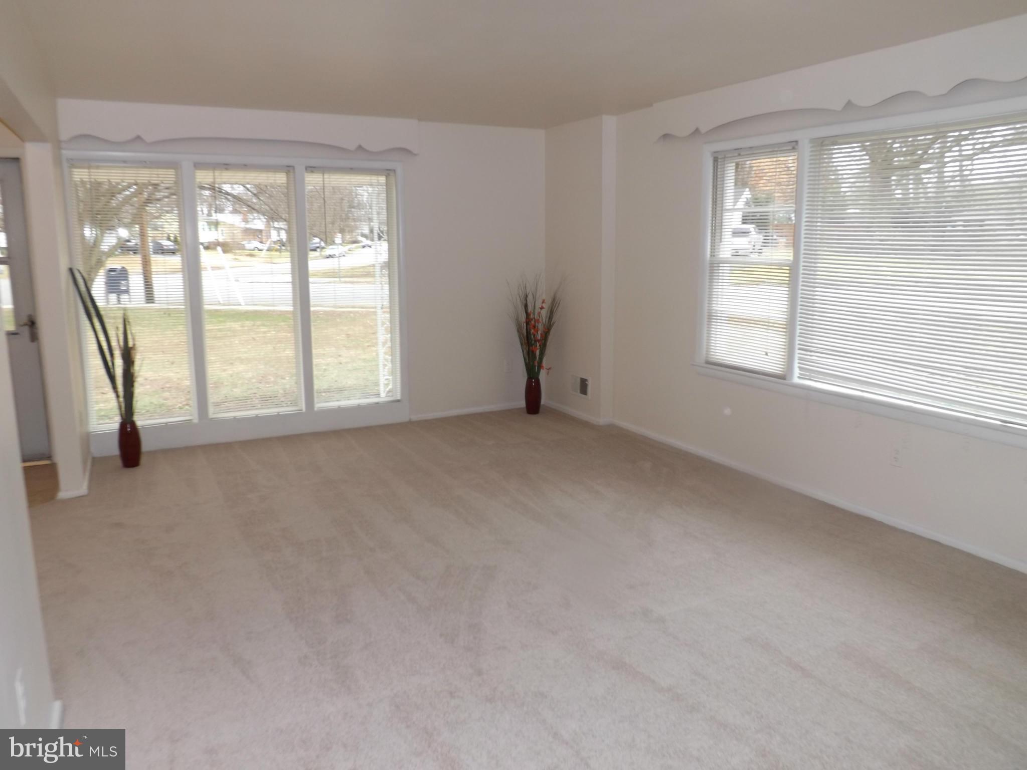 8418 Wagon Wheel Road Alexandria, VA 22309 - Photo 12 of 30 Living Room