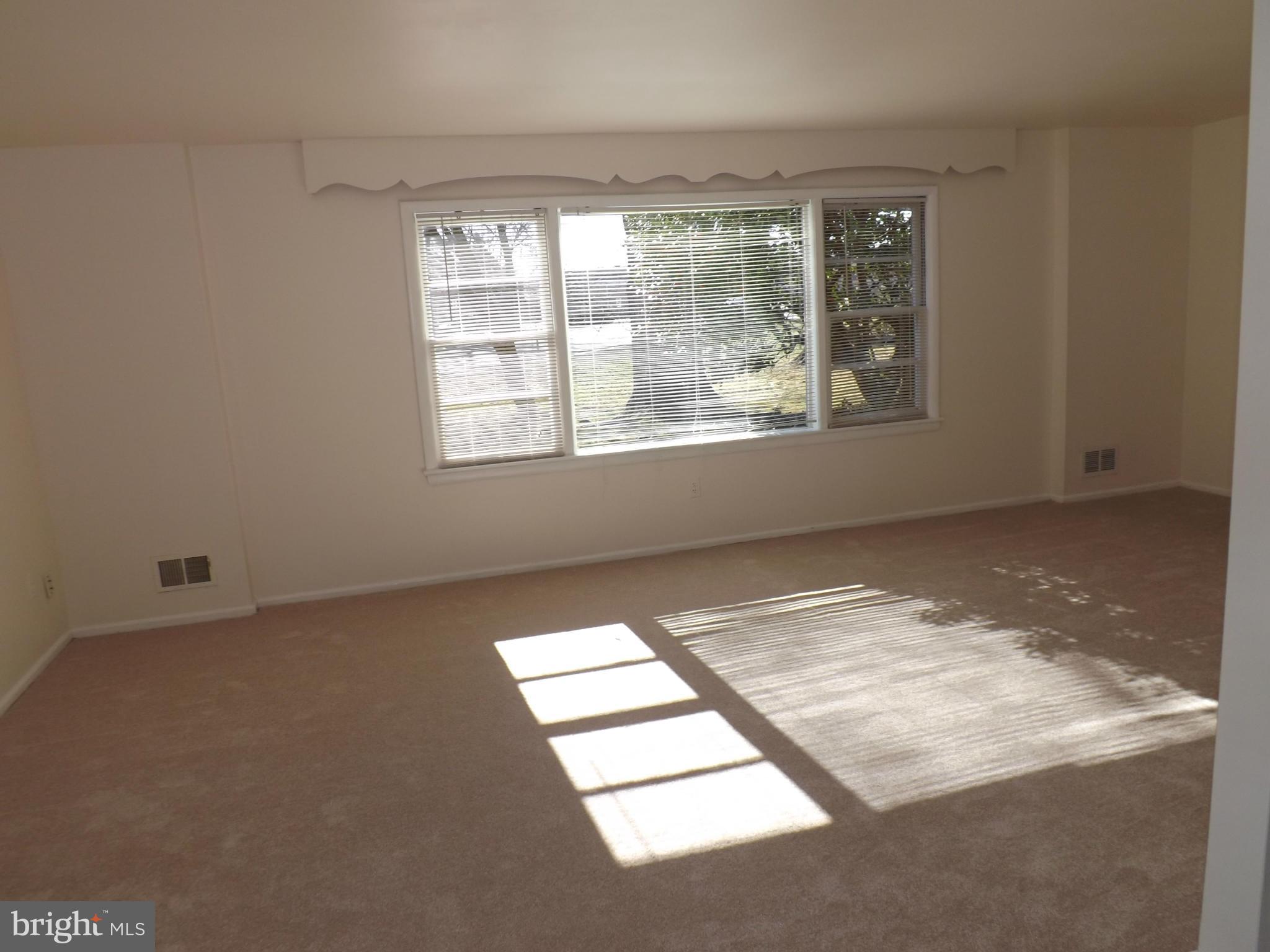 8418 Wagon Wheel Road Alexandria, VA 22309 - Photo 13 of 30 Living Room