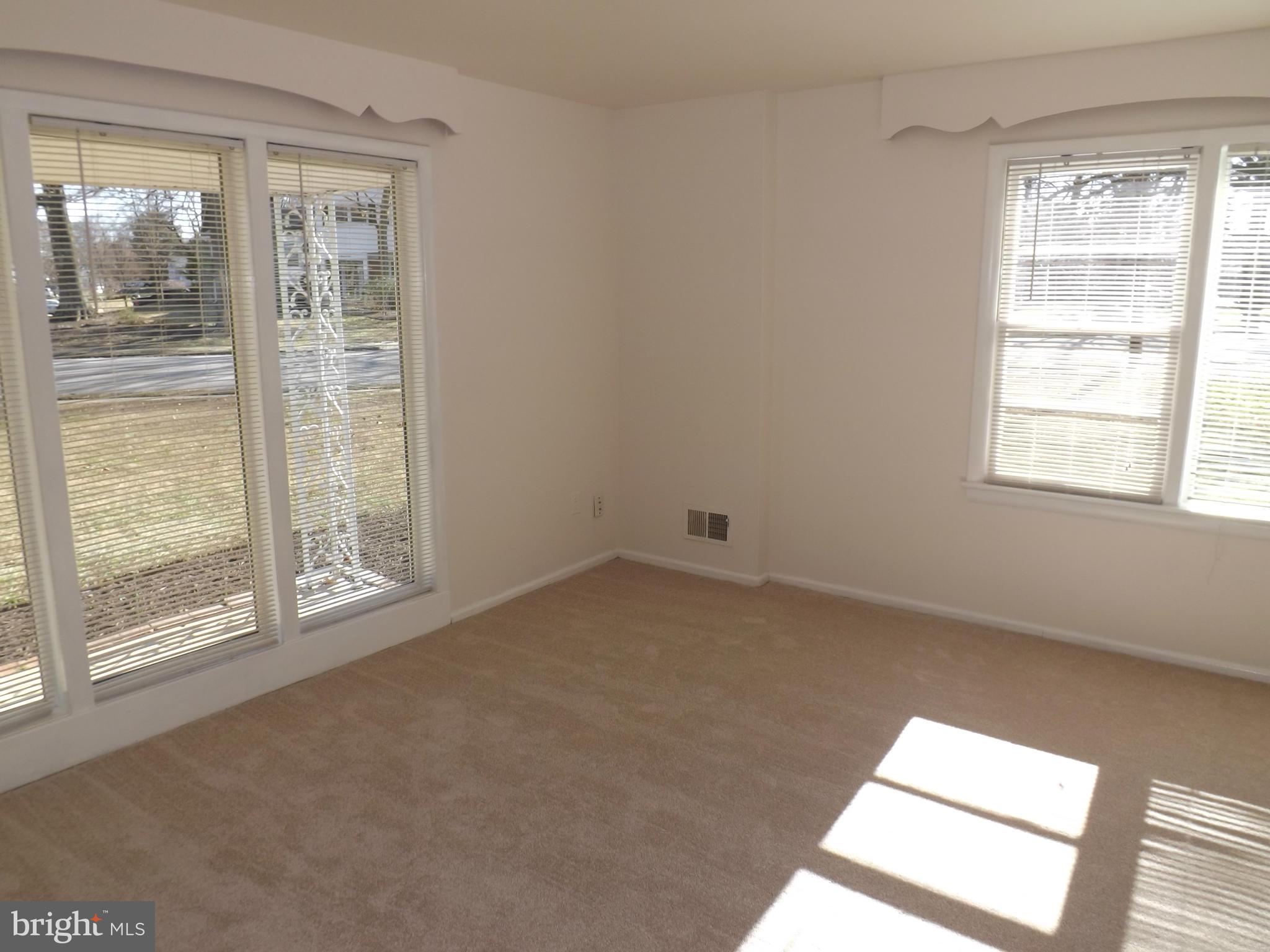 8418 Wagon Wheel Road Alexandria, VA 22309 - Photo 14 of 30 Living Room