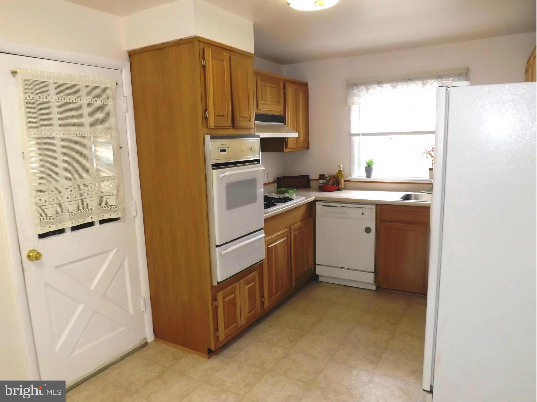 8418 Wagon Wheel Road Alexandria, VA 22309 - Photo 5 of 30 Kitchen