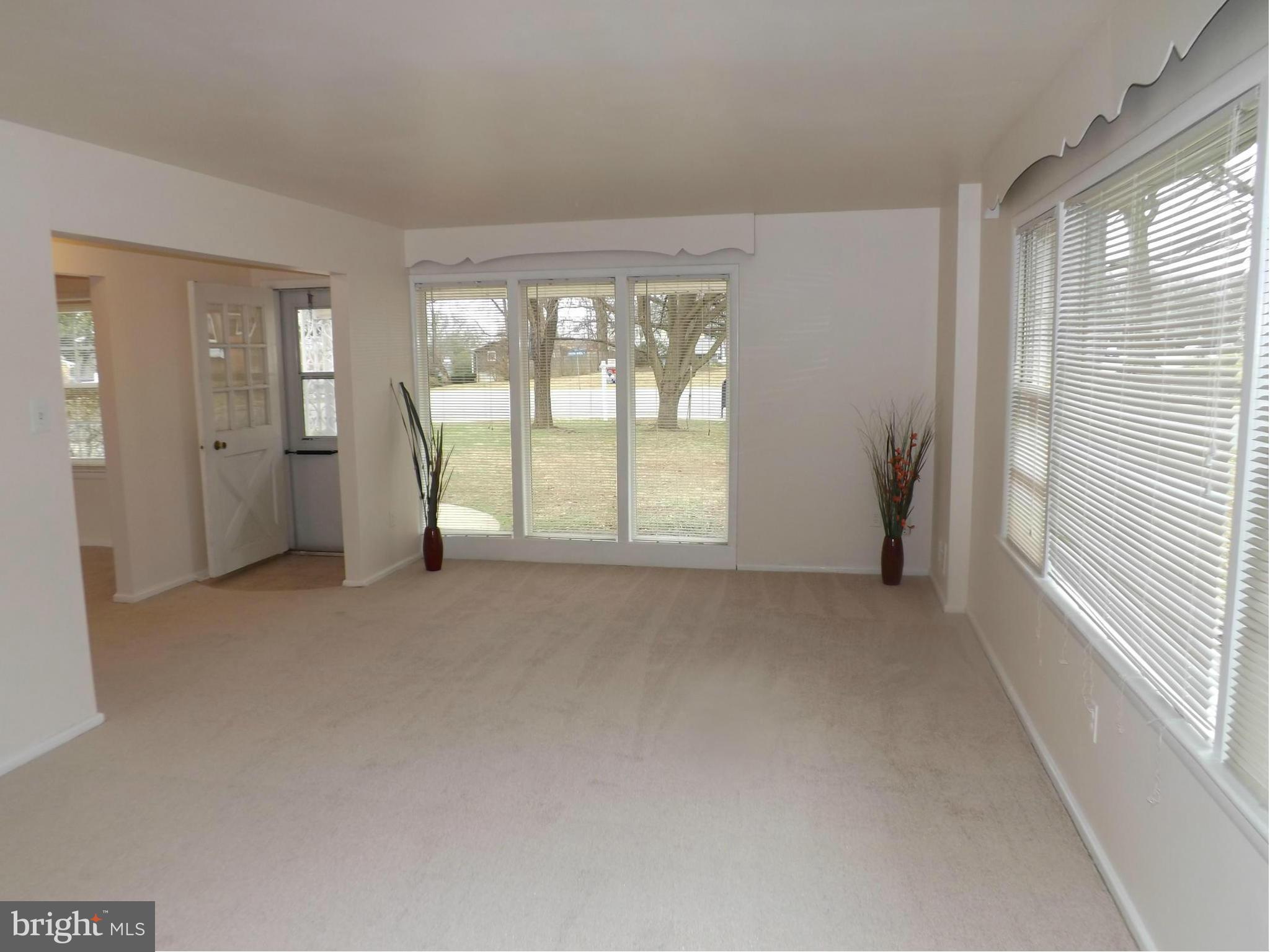 8418 Wagon Wheel Road Alexandria, VA 22309 - Photo 10 of 30 Bright Living Room