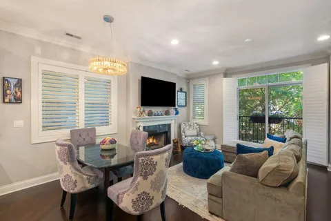 $735,000 | 3238 North Kenmore Avenue, Unit 2, Chicago, IL 60657
