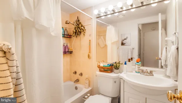 $239,999 | 2030 North Adams Street, Unit 1109, Arlington, VA 22201