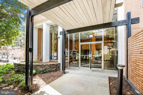 $239,999 | 2030 North Adams Street, Unit 1109, Arlington, VA 22201