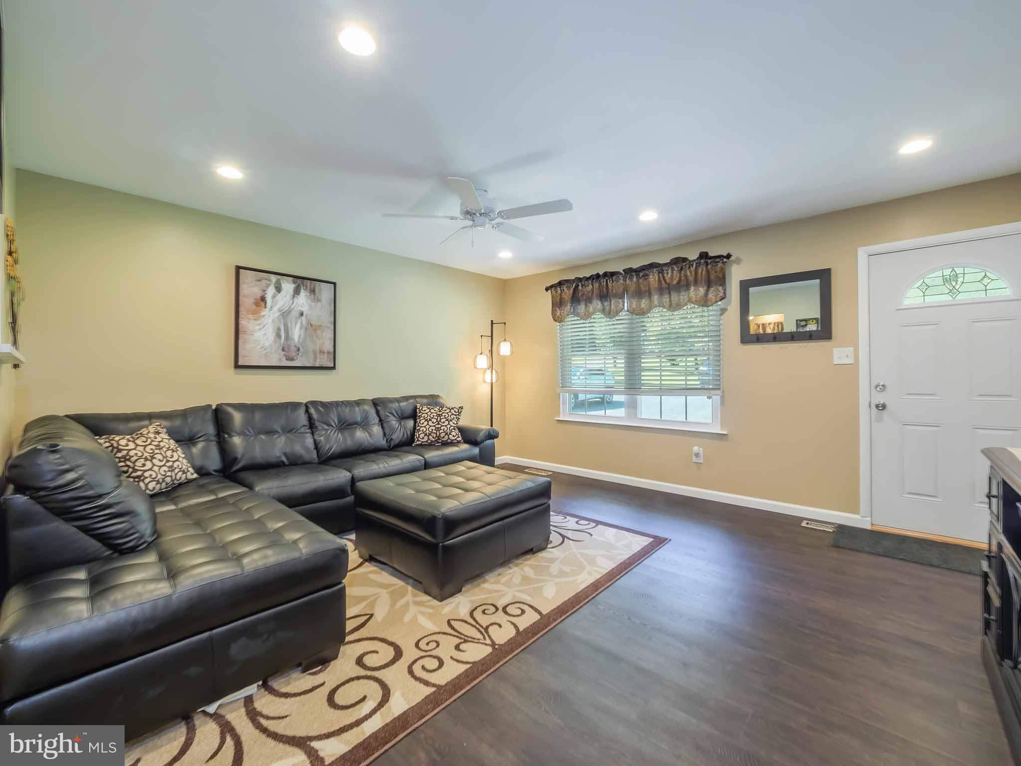 17364 Teagues Point Road Hughesville, MD 20637 - Photo 12 of 30 Living Room