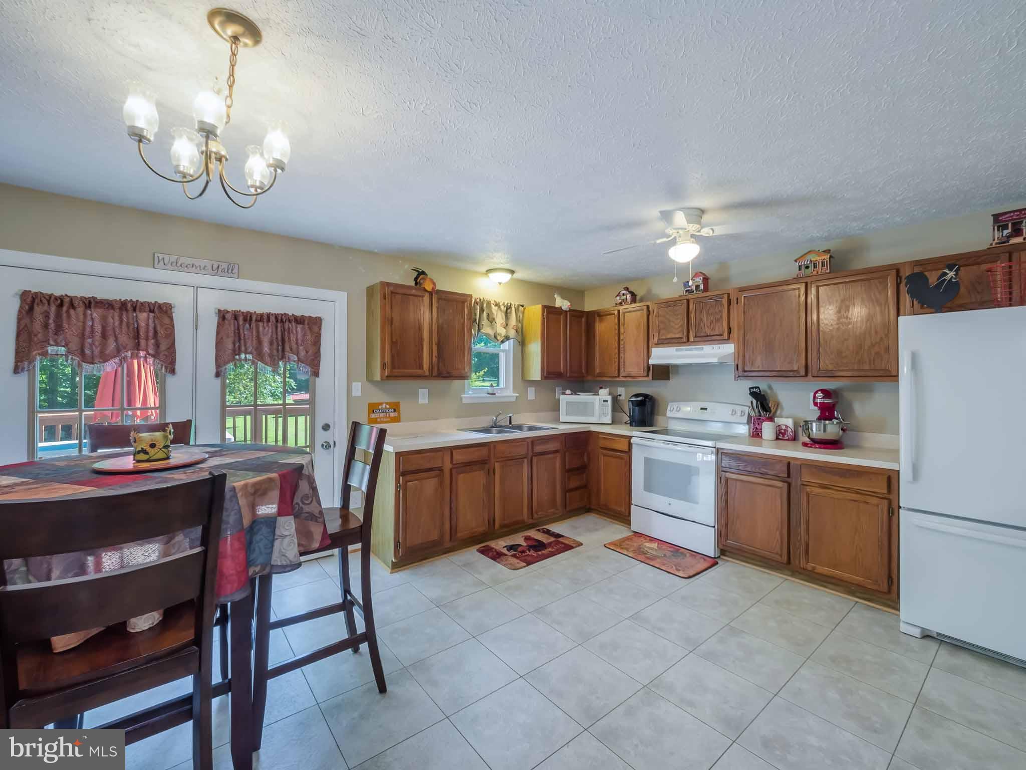 17364 Teagues Point Road Hughesville, MD 20637 - Photo 13 of 30 Eat in kitchen w/ceramic tiled floors