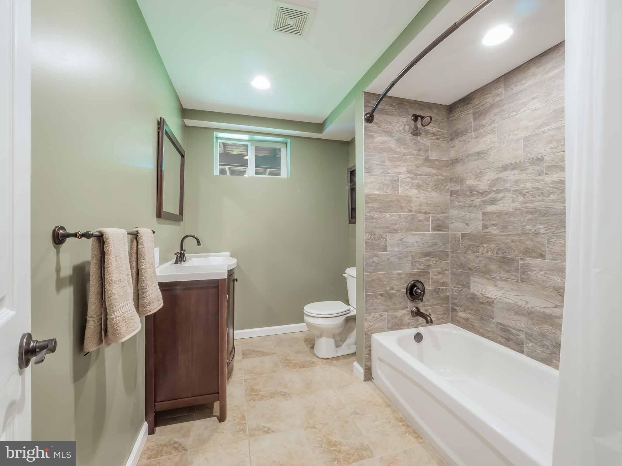 17364 Teagues Point Road Hughesville, MD 20637 - Photo 26 of 30 Bath on lower level has ceramic tiled surround