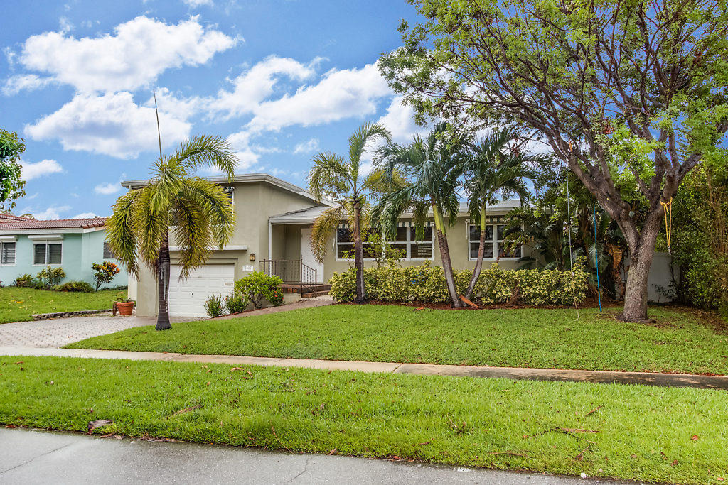 1405 Northeast 4th Avenue Boca Raton, FL 33432 - Photo 2 of 31 Front
