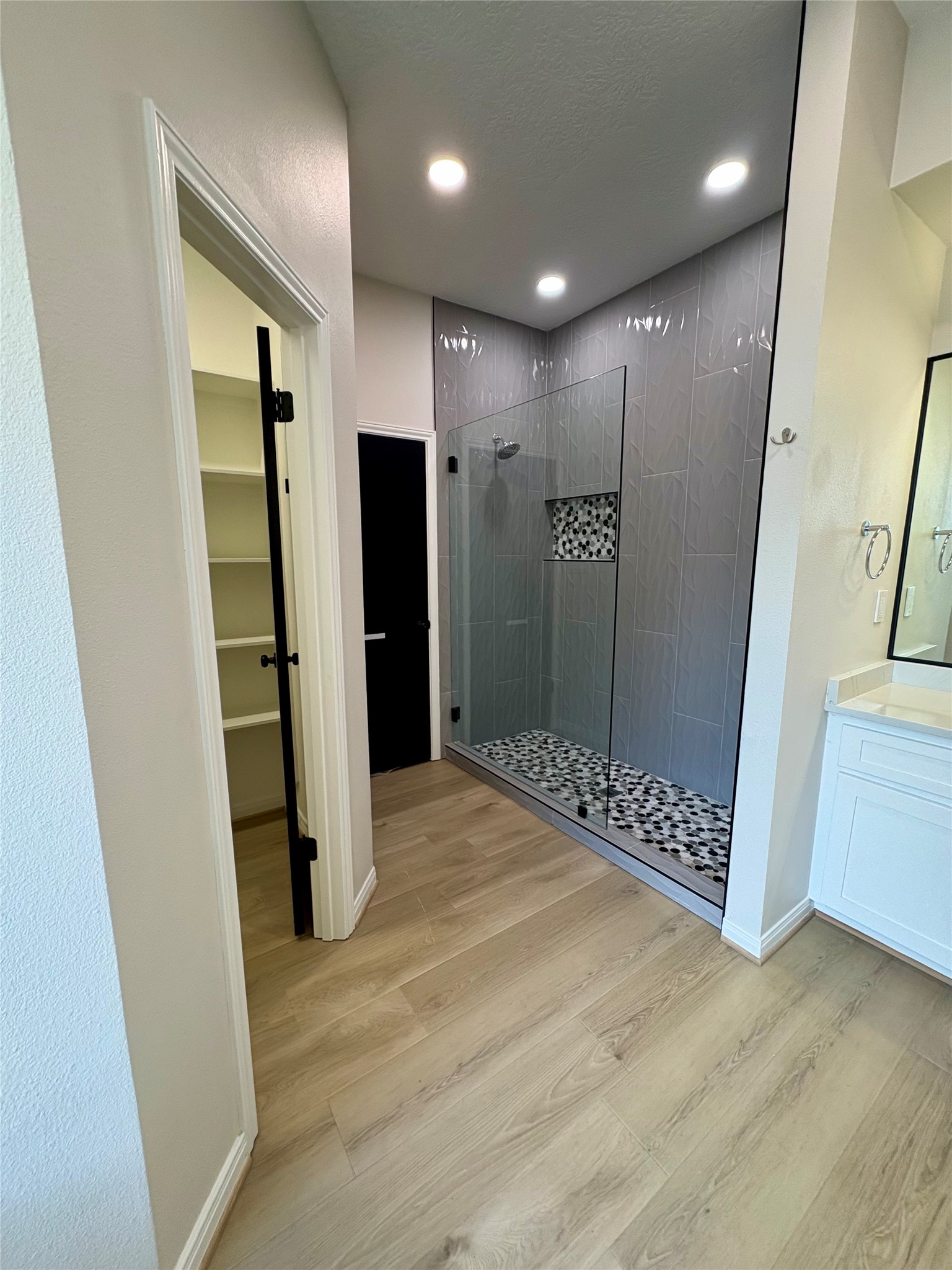132 Mockingbird Lane Livingston, TX 77351 - Photo 26 of 50 Primary Shower