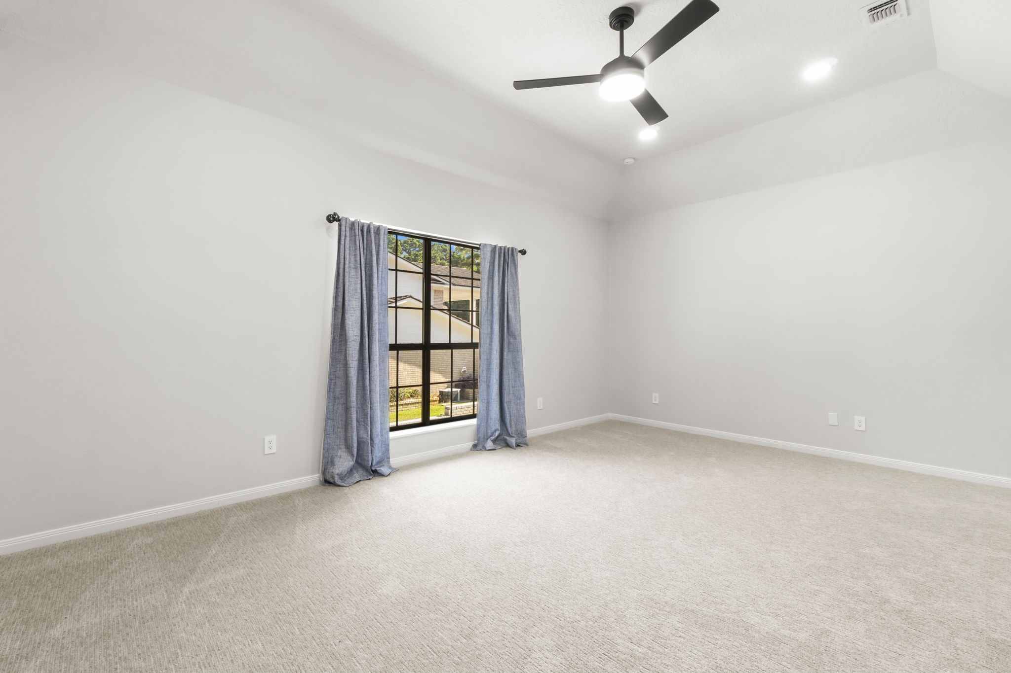 132 Mockingbird Lane Livingston, TX 77351 - Photo 31 of 50 an empty room with windows and ceiling fan