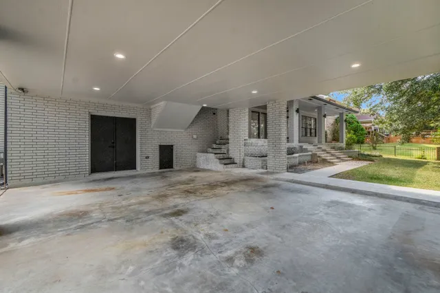 $899,000 | 132 Mockingbird Lane, Livingston, TX 77351