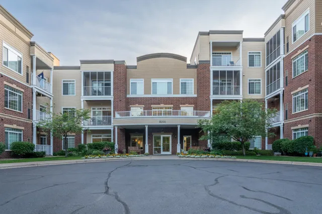 $200,000 | 8200 West 33rd Street, Unit 208, St. Louis Park, MN 55426