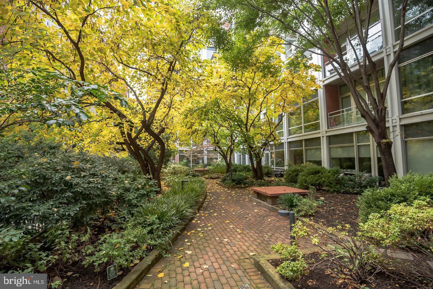 22 South Front Street, Unit 207 Philadelphia, PA 19106 - Photo 29 of 32 a backyard of a house with lots of green space