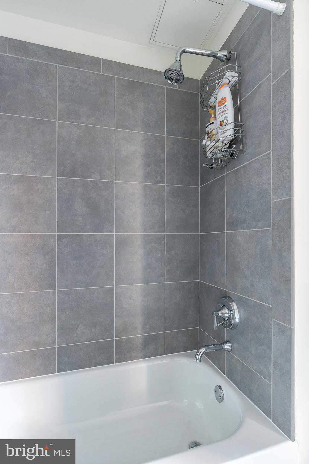 22 South Front Street, Unit 207 Philadelphia, PA 19106 - Photo 6 of 32 a bathroom with a bathtub