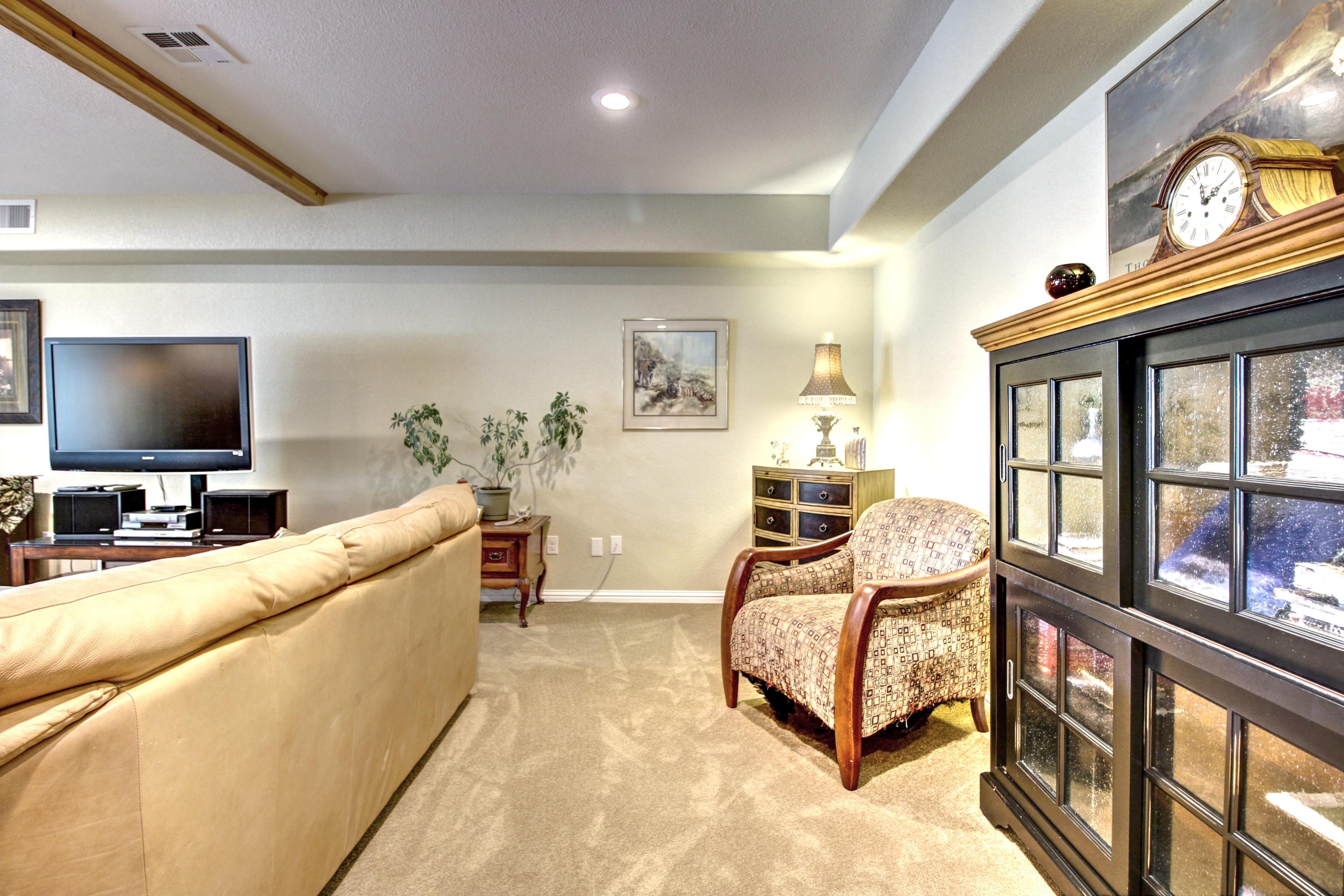 100 Springbrook Drive Grants Pass, OR 97527 - Photo 39 of 57 Basement living area