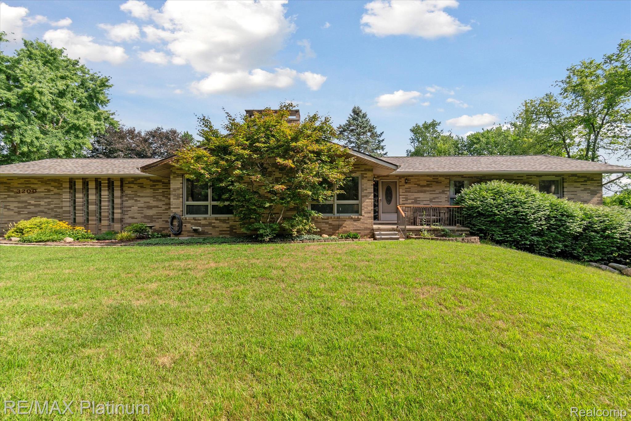 03-3200-Patterson-Lake-Rd-Pinckney-MI-48169-WindowStill-56.jpg