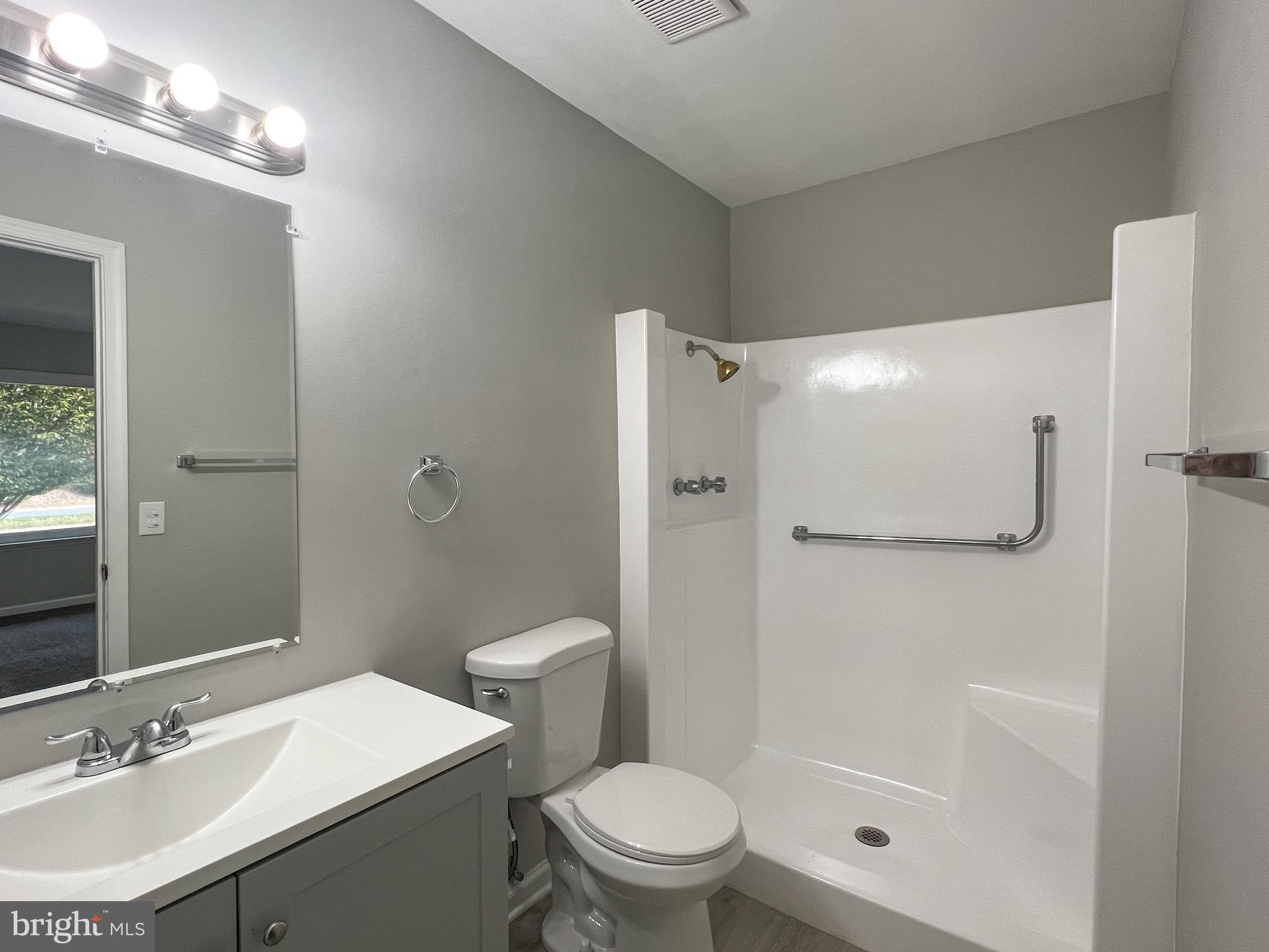 15015 Haslemere Court Silver Spring, MD 20906 - Photo 32 of 60 Primary Bathroom