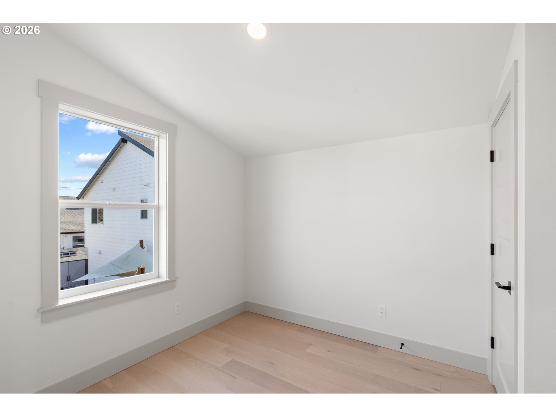 6909 Northeast Multnomah Street, Unit B Portland, OR 97213 - Photo 32 of 41