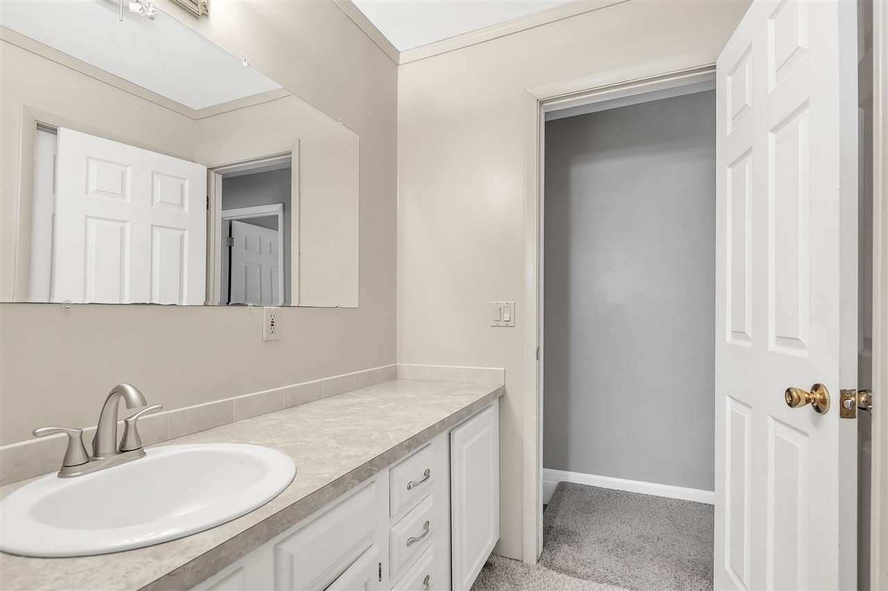 10259 West Frances Road Flushing, MI 48433 - Photo 19 of 32 50008665-18.JPG