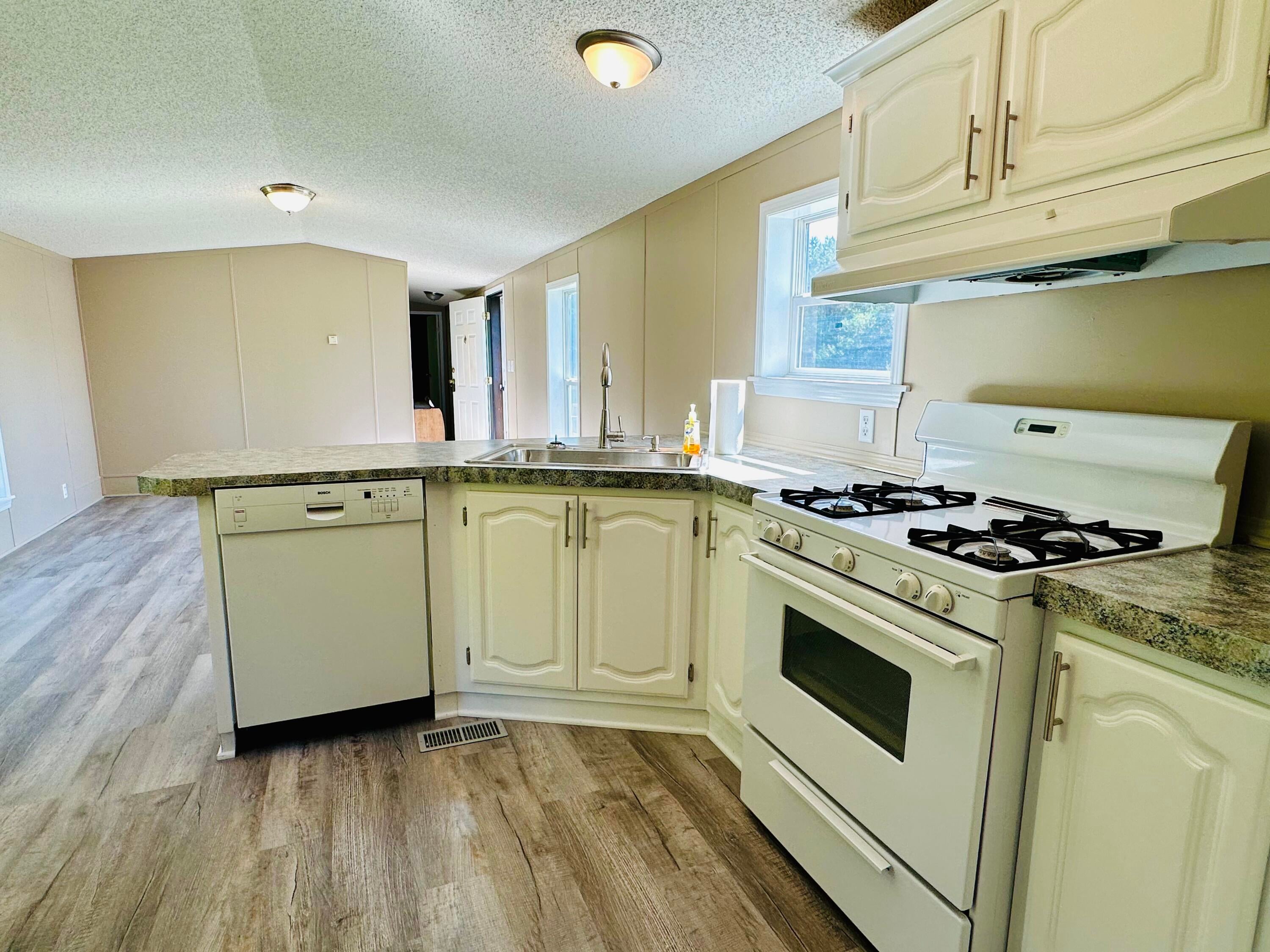 6040 North Black River Road Cheboygan, MI 49721 - Photo 9 of 17 Gallery Image 9