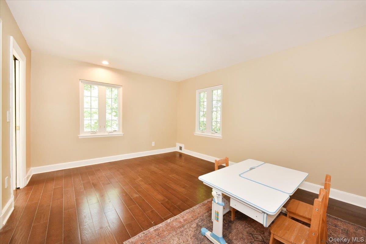9 Dorset Road Great Neck, NY 11020 - Photo 30 of 40 Gallery Image 30
