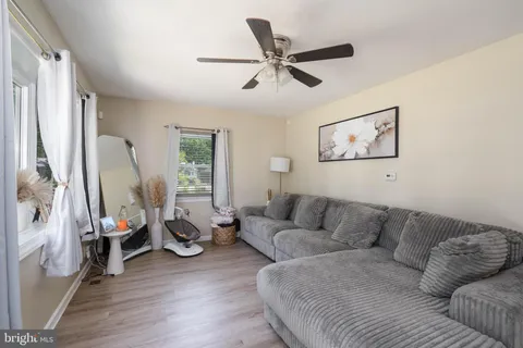 $274,999 | 121 Delwyn Lane, Williamstown, NJ 08094