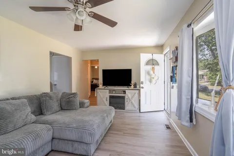 $274,999 | 121 Delwyn Lane, Williamstown, NJ 08094