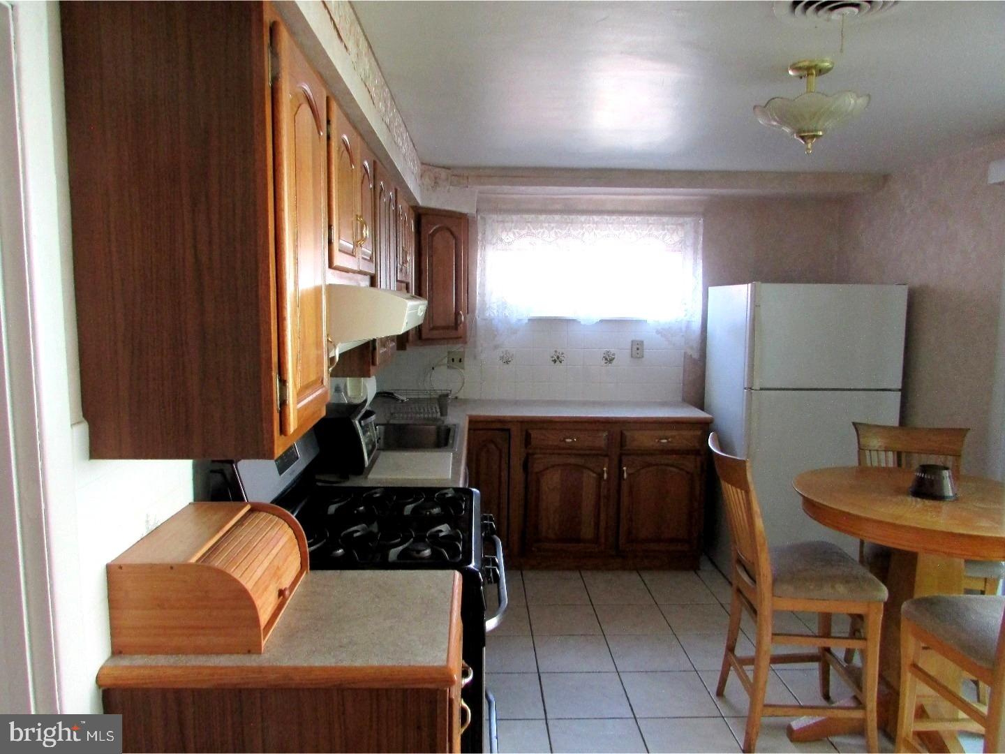 813 Millwood Road Philadelphia, PA 19115 - Photo 11 of 25 Kitchen