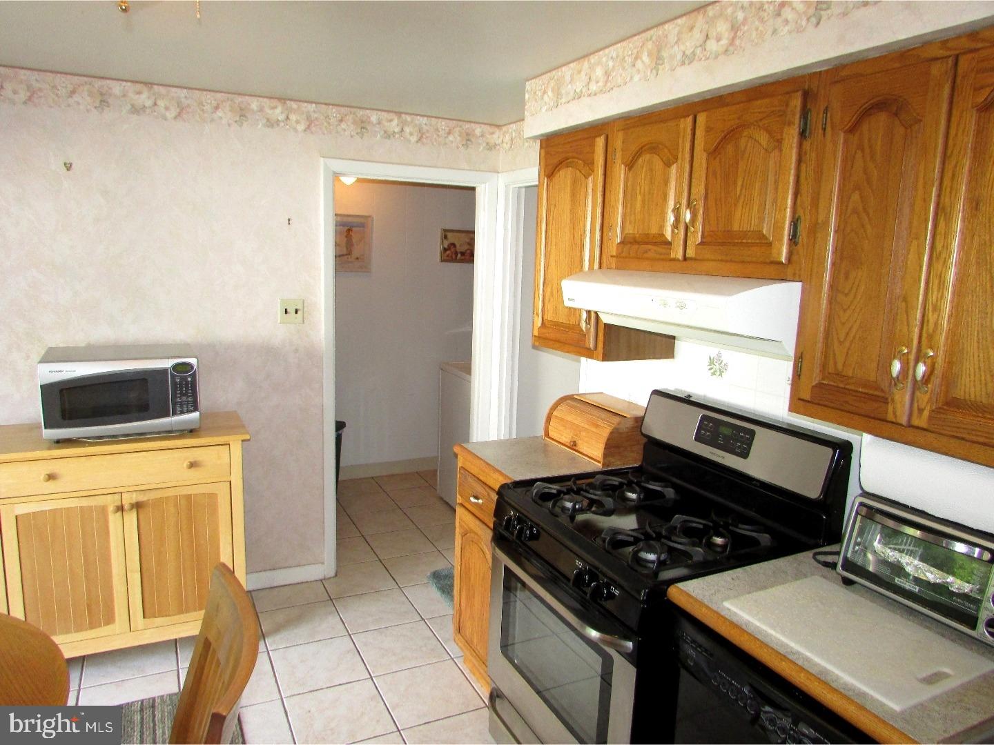 813 Millwood Road Philadelphia, PA 19115 - Photo 12 of 25 Kitchen