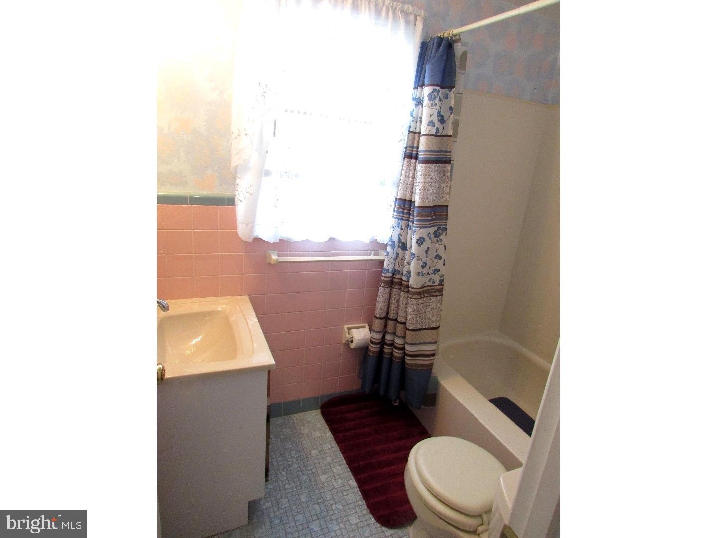 813 Millwood Road Philadelphia, PA 19115 - Photo 23 of 25 Bathroom