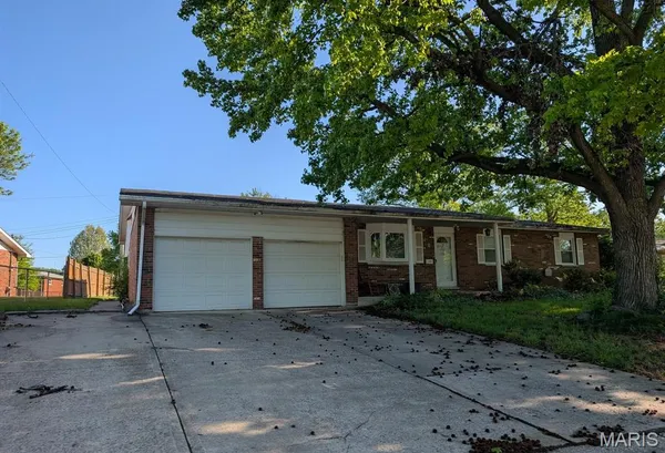 $209,000 | 328 Venus Drive, Godfrey, IL 62035