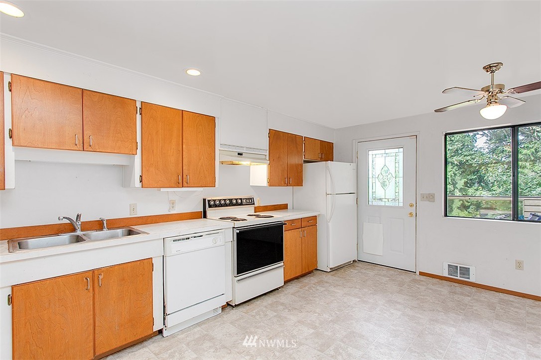 24032 7th Avenue West Bothell, WA 98021 - Photo 9 of 20