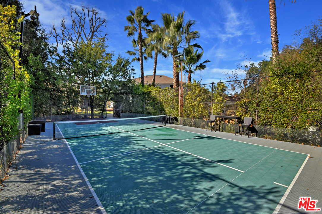 560 Cold Canyon Road Calabasas, CA 91302 - Photo 6 of 38 a view of a garden