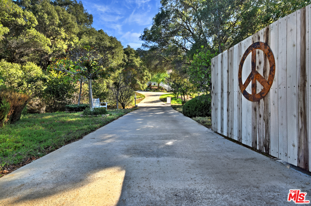 560 Cold Canyon Road Calabasas, CA 91302 - Photo 7 of 38 a view of outdoor space with entertaining space