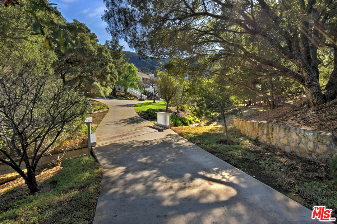 560 Cold Canyon Road Calabasas, CA 91302 - Photo 8 of 38